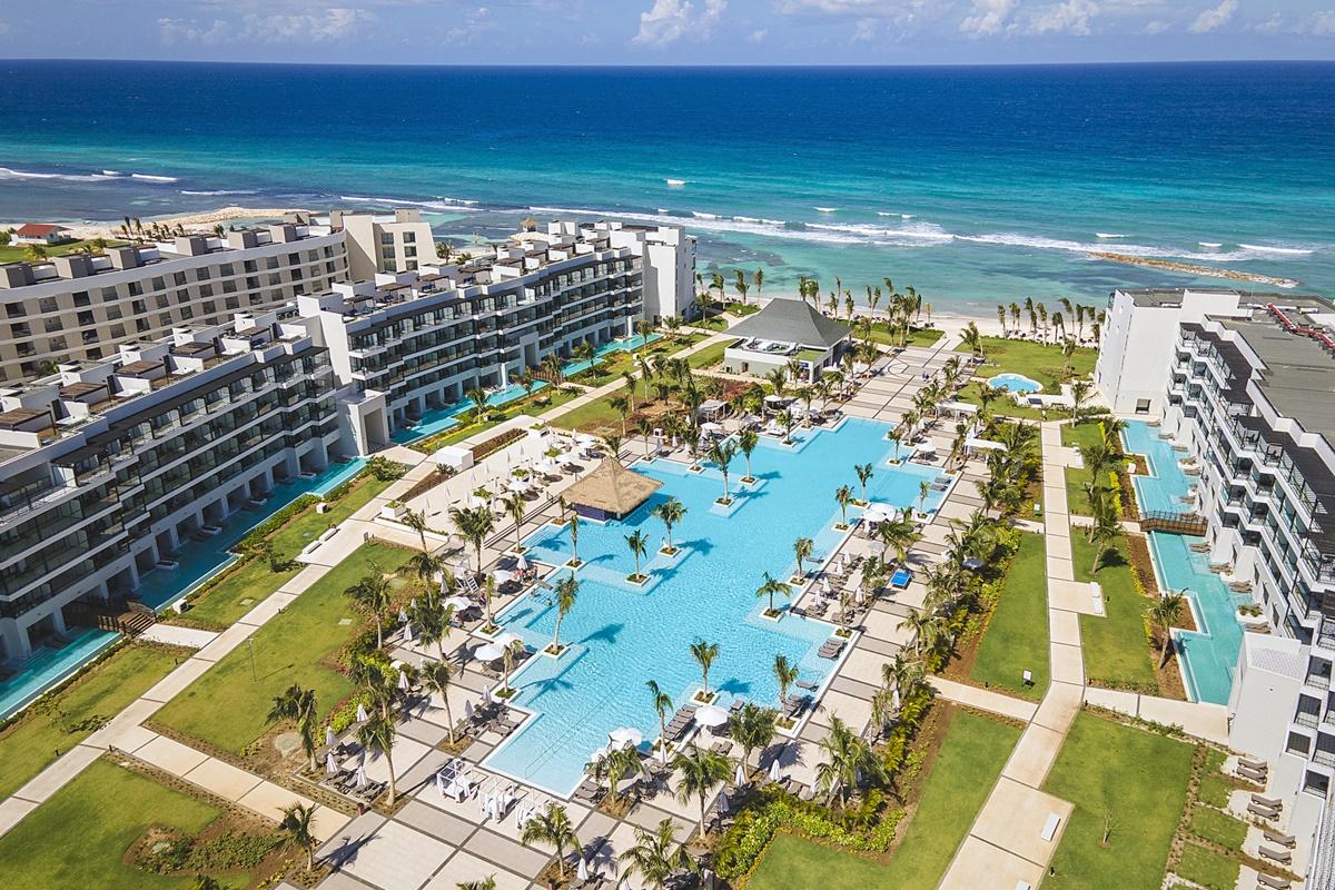 Spring Rises Ocean Eden Bay (Adults Only)酒店 外观 照片 Aerial view of the resort