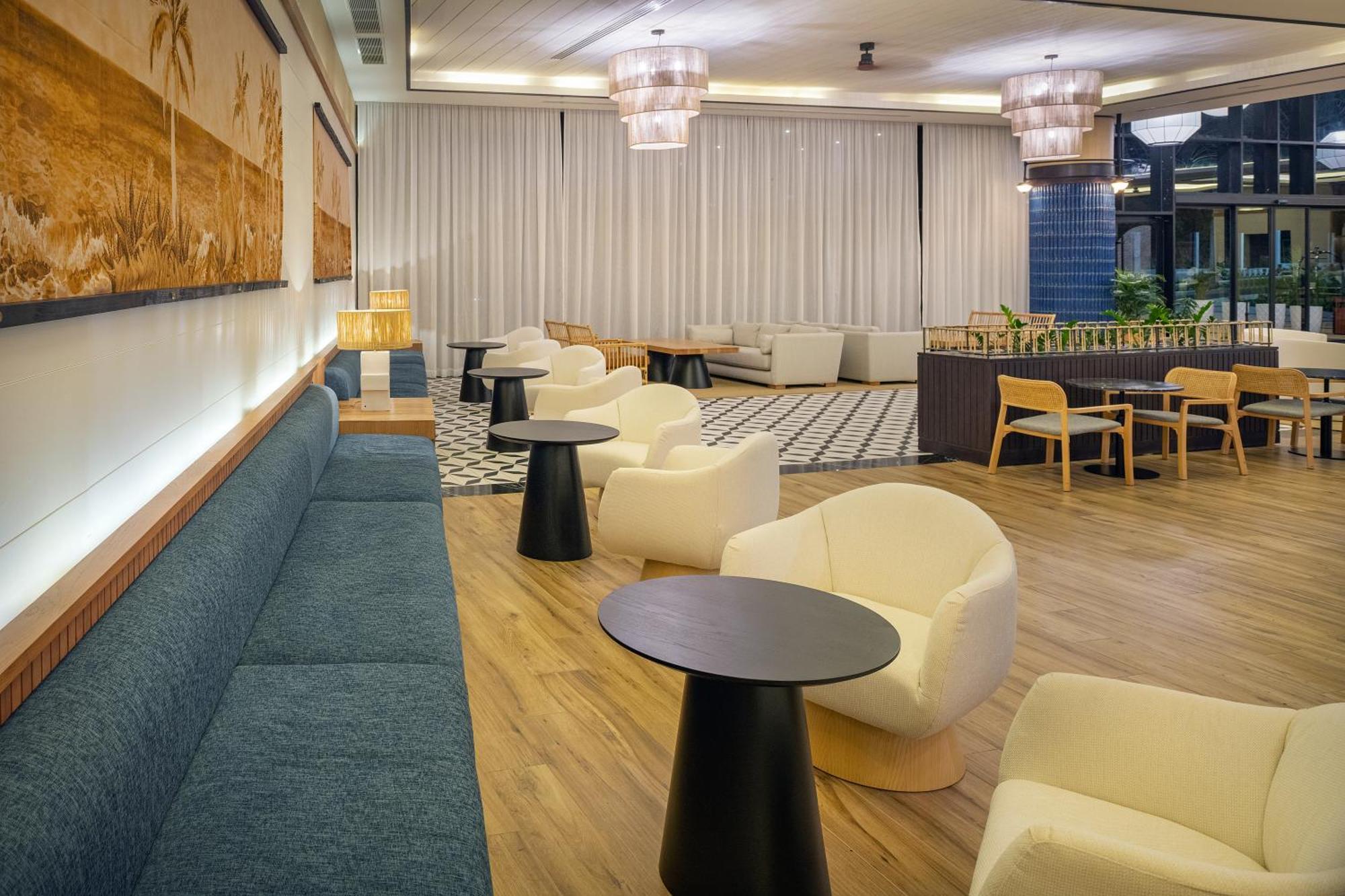Spring Rises Ocean Eden Bay (Adults Only)酒店 外观 照片 The lounge at the airport