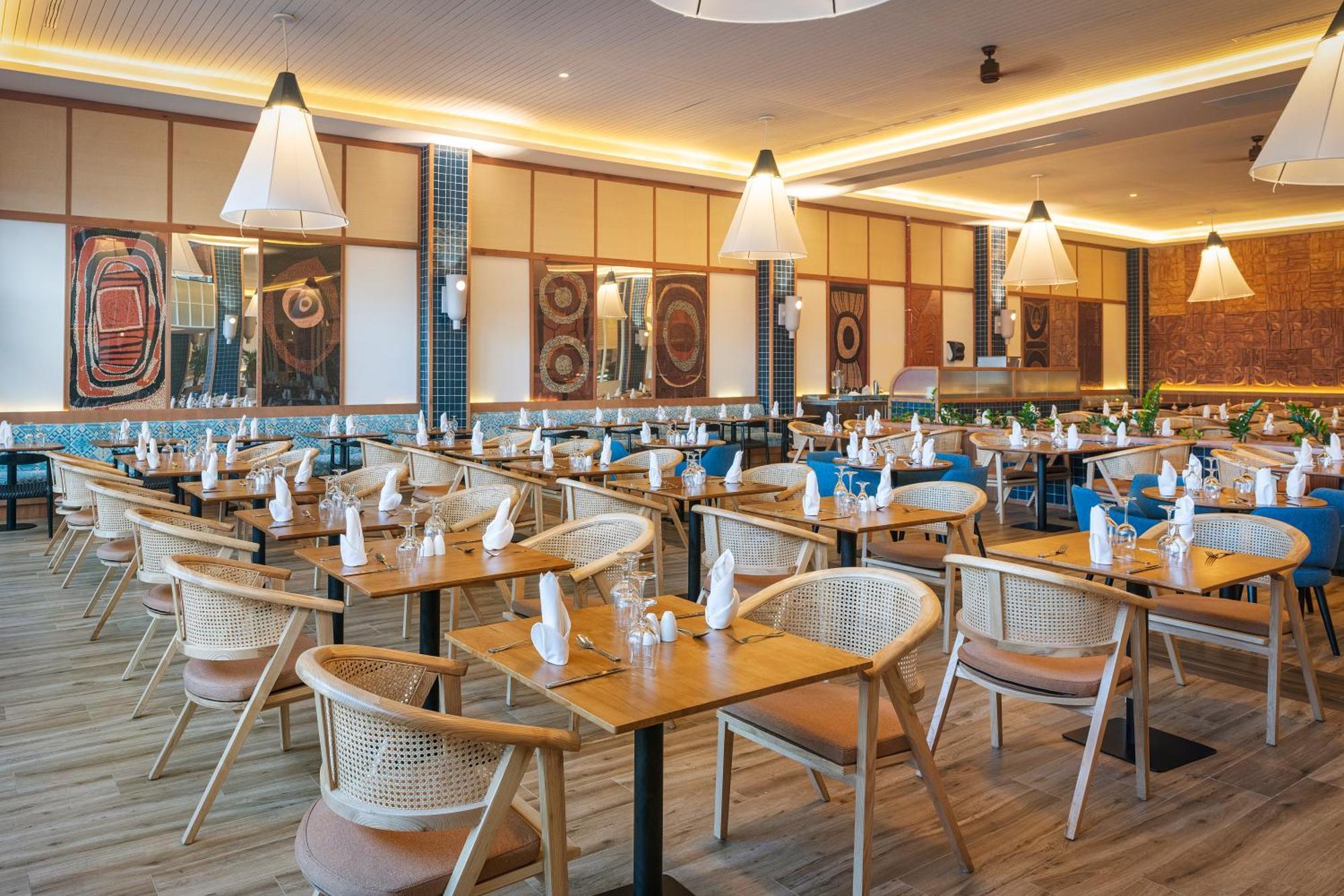 Spring Rises Ocean Eden Bay (Adults Only)酒店 外观 照片 The interior of the restaurant