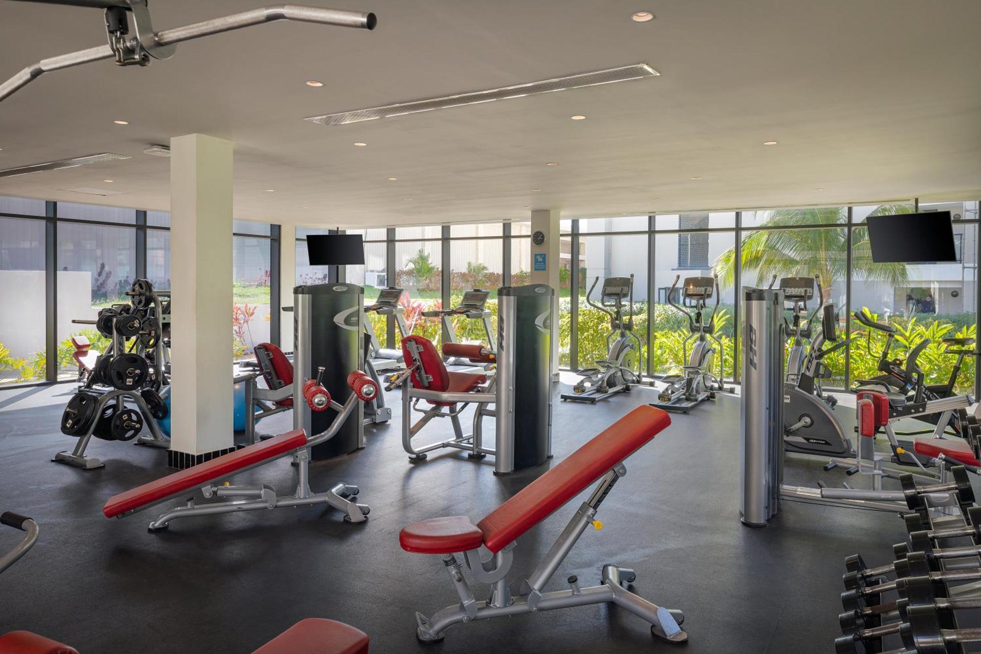 Spring Rises Ocean Eden Bay (Adults Only)酒店 外观 照片 The gym at the hotel
