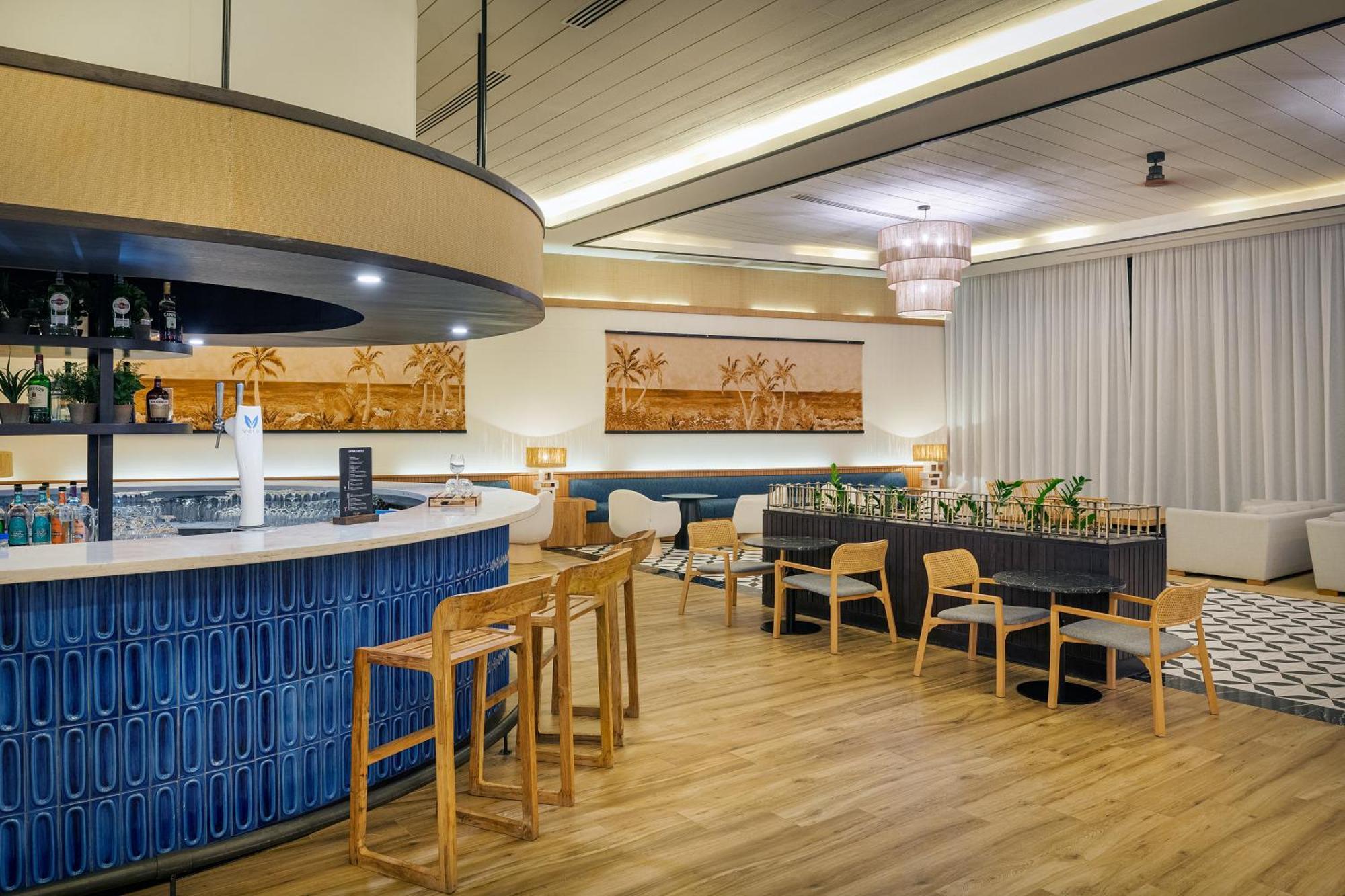 Spring Rises Ocean Eden Bay (Adults Only)酒店 外观 照片 The lounge at the airport