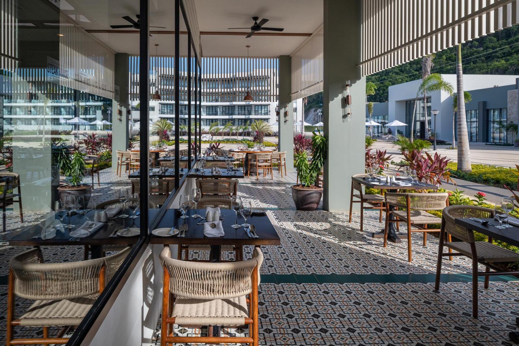 Spring Rises Ocean Eden Bay (Adults Only)酒店 外观 照片 The Deck